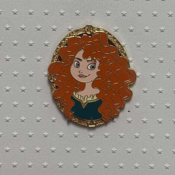 Disney Parks 2022 Princess Portrait Merida Pin OE Gold Frame Pixar Brave - Picture 1 of 2